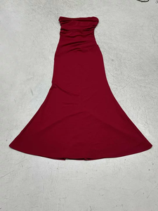 Robe maxi plissée rouge sans bretelles pour femme avec fermeture éclair latérale dissimulée et dos nu sexy, coupe moulante élégante pour soirée - Product Image 6