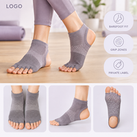 Chaussettes de yoga sans orteils à talon ouvert, avec grip crème, ajustement flexible, couverture directionnelle, construction à bout plat, en maille respirante pour studio