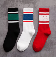 Chaussettes en coton personnalisées de marque d'usine chinoise pour hommes et femmes et peuvent être fabriquées par votre conception et votre logo