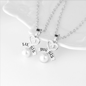 DS Little Big Sister Fashion Collier à pendentif en or et argent avec perle creuse Collier élégant et élégant pour femmes - Product Image 2