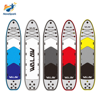 Équipement de sports nautiques gonflables géants : planches de ski nautique, planches de surf et radeaux pour le surf en rivière et en mer
