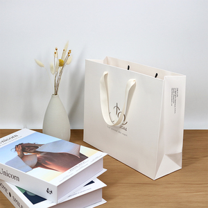 <span class=keywords><strong>en</strong></span> gros de sac cadeau recyclable gris Art Shopping de luxe avec logo personnalisé pour vêtement <span class=keywords><strong>en</strong></span> papier kraft avec poignée - Product Image 4
