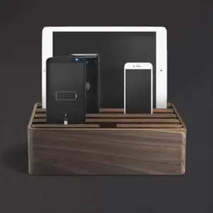 Stazione di ricarica in legno personalizzata per merchandising - Product Image 1