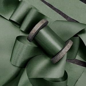 Fábrica Navidad 4cm Color sólido 1 1/2 pulgadas Aspecto de seda Rojo Esmeralda <span class=keywords><strong>Verde</strong></span> Satén <span class=keywords><strong>Cinta</strong></span> Poliéster para bodas - Product Image 3