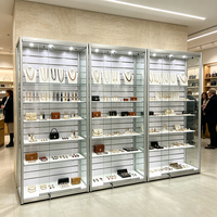 Vitrine de collection en verre transparent personnalisable Mingtang pour figurines d'action avec éclairage LED et serrure
