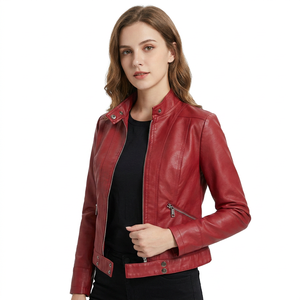 Veste varsity matelassée classique pour femme, design personnalisable en cuir véritable avec manches tissées, veste en cuir rouge - Product Image 2
