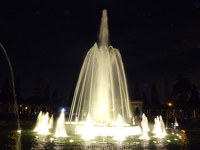 Fuente de Agua Pequeña para Interiores y Exteriores, Decoración para Jardín, Parque, Patio, Piscina, Villa, Fuente Musical con Chorros de Agua en Venta