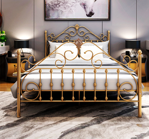 Cadre de lit double en fer traditionnel avec design orné, meuble de chambre à coucher en métal stable - Product Image 4