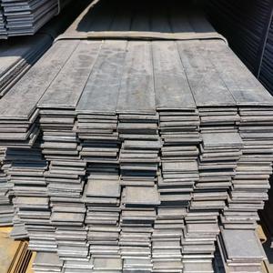 Tubo soldado de acero <span class=keywords><strong>rectangular</strong></span> que hace las piezas mecánicas Q195 Q345 Transporte ferroviario Barra plana de acero laminada en caliente - Product Image 1