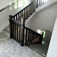 Rampe d'escalier, Garde-corps en aluminium, Garde-corps en grille de tubes carrés en aluminium