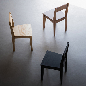 Silla de Comedor de Madera Maciza de Fresno con Respaldo de Ensamblaje Mortise & Tenon, Diseño Moderno para Uso en el Hogar y Restaurantes - Product Image 1