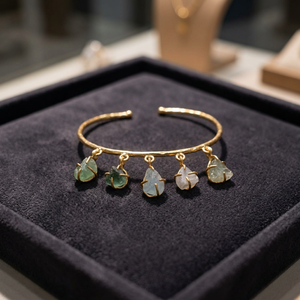 Bracelet manchette plaqué or avec breloques en pierre naturelle, style bohème, bijoux unisexe - Product Image 1