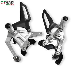 Para <span class=keywords><strong>DUCATI</strong></span> Panigale <span class=keywords><strong>V2</strong></span> 2020-2024 899 959 1199 <span class=keywords><strong>1299</strong></span> S R, Kit de Reposapiés Traseros Ajustables CNC, Protectores de Talón de Fibra de Carbono, Pedales - Product Image 6