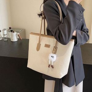 Sac à bandoulière pour femme en PU, style mode, pour le travail, fermeture ouverte, grande capacité, couleur unie, doublure en polyester écologique - Product Image 3