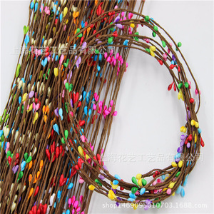 Couronne en rotin artisanale Shanghai Floral Art Crafts 65cm, branches de baies colorées, accessoires de photographie extérieure, décoration intérieure - Product Image 1