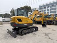 Mini-excavatrice hydraulique de 6 tonnes XE60G PRO avec une capacité de godet de 0,24 m³ et une puissance de 32 kW pour la construction et l'aménagement paysager