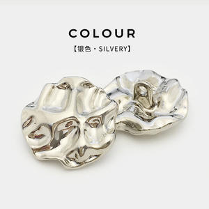 กระดุมเสื้อโค้ทผ้าแชมเบรย์สีทองเงินกระดุมเย็บด้วยมือแบบวินเทจโลหะแบบไม่สม่ำเสมอ - Product Image 6