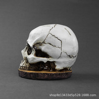 Support à couteaux et présentoir à couverts créatifs en résine sur le thème d'Halloween, avec décoration d'ambiance effrayante, fabriqué en Chine