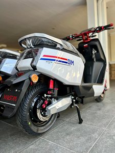 Motocicleta Niu de Alta Velocidad 100km/h con Motor de 1500w, 2000w, 3000w - Product Image 3