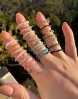 Modischer Naturstein mehrfarbiger Kristall elastischer Perlen Edelstein Ring alle Match Ring