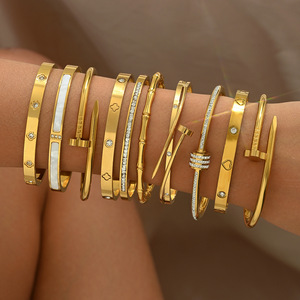 Juego de Uñas de Acero Inoxidable Impermeable con Baño PVD de <span class=keywords><strong>Oro</strong></span> 18K, Diseño Floral con Zirconia, Brazalete de Moda, Regalo para Mujer, Joyería Femenina - Product Image 1