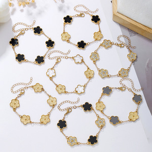Bracelet trèfle à quatre feuilles pour femmes, chaîne en or, cristal, bijoux porte-bonheur, à porter au quotidien, accessoire de mode tendance - Product Image 1