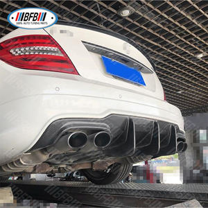 Diffuseur de pare-chocs arrière en fibre de carbone véritable pour <span class=keywords><strong>Mercedes</strong></span> W204 <span class=keywords><strong>C63</strong></span> 2007-2011 avec découpes pour attelage de remorquage, état neuf - Product Image 6
