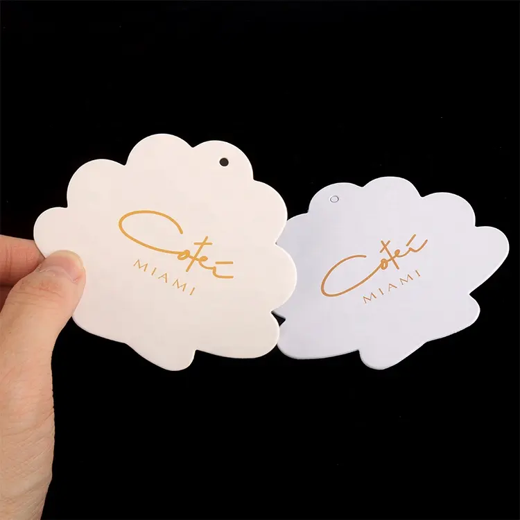 Kunden spezifische hochwertige gestanzte Wolken form Pappe gedruckt Markenname Papier hängen Schaukel Tags für Mäntel