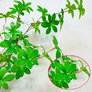 Branches artificielles de <span class=keywords><strong>Pieris</strong></span> <span class=keywords><strong>japonica</strong></span> en soie - Décoration intérieure écologique pour Pâques, anniversaire, Journée de la Terre - 80 cm, verdure artificielle au toucher réel - Product Image 3