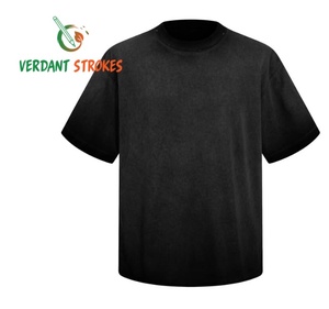Verdant Strokes. T-shirt Stampate Moderne - Design Eleganti e Contemporanei per le Tendenze Attuali - Ideali per la Moda Urbana e il Retail - Product Image 2