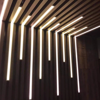 Bandes LED décoratives en chêne Panneaux muraux acoustiques à lattes de bois Akupanel pour la maison