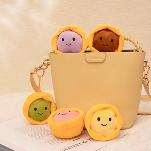 Breloque en peluche Kawaii en forme de <span class=keywords><strong>tarte</strong></span> aux œufs, croûte croustillante douce, visage mignon, logo personnalisé caramel, commande en gros, direct usine, OEM sucré - Product Image 4