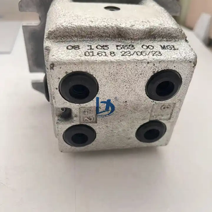 Accessoires d'excavateur personnalisé Valve de commande pilote hydraulique Valve de fond pilote de pédale 60 Applicable <span class=keywords><strong>à</strong></span> la chargeuse-pelleteuse sany - Product Image 4