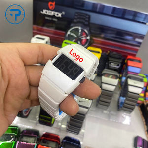 男性用クォーツ時計PK電子時計プラスチックバンドY2K NK新作メンズファッション高級リストバンド - Product Image 1