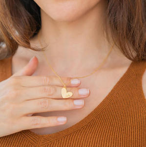 สร้อยคอแฟชั่นสแตนเลสสตีลรูปหัวใจสลักชื่อ ชุบทอง 18k PVD <span class=keywords><strong>พร้อม</strong></span>จี้รูปทรงเรขาคณิตสลักชื่อ โลโก้ หรือข้อความ - Product Image 3