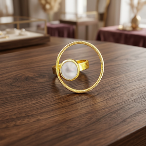 Bague Statement Soumya Creations en Laiton Doré d'Inspiration Vintage, Bijou Tendance pour Femme - Product Image 4