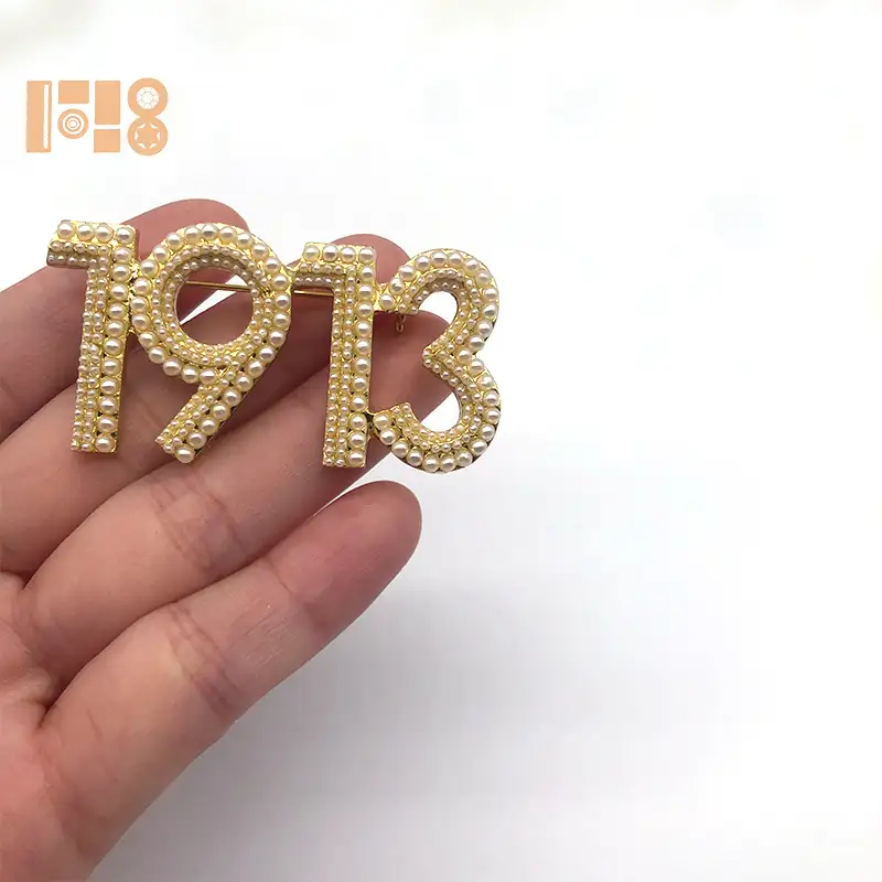 Customize Different Brooch Custom Number Pearl Lapel Pin 1913 Pearl Brooch