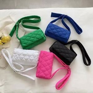 Sacs à bandoulière matelassés en coton tissé pour femmes, sacs à main tricotés de créateurs de marques de mode - Product Image 1