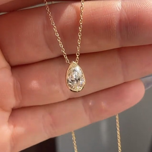 Collana con Ciondolo a Goccia a Forma di Pera per Donne, Gioielli di Moda per Matrimoni e Feste - Product Image 1
