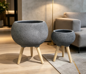 Macetas de Hormigón con Patas de Madera, Juego de 2 Macetas Minimalistas para Interiores, para Plantas Verdes - Product Image 1