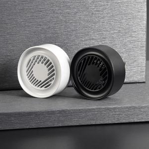 Rafraîchisseur d'air rose de luxe sur mesure OEM diffuseur de <span class=keywords><strong>parfum</strong></span> à ondes solides longue durée désodorisant de voiture Premium boîte-cadeau en métal - Product Image 1