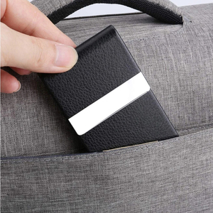 Porta biglietti da visita in pelle sintetica sottile con custodia in metallo con caratteristiche RFID e chiusura magnetica per un massimo di 25 carte di Design a portafoglio corto - Product Image 2