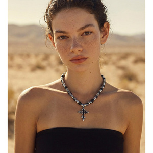 JINYOU 5723 Collana in Stile Hip Hop Rock con Estetica Scura, Ciondolo a Croce in Acciaio Inossidabile con Pietra Naturale per Uomo - Product Image 2