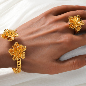 Ensemble de bijoux en or 18 carats plaqué or, fleurs, Dubaï, Moyen-Orient, cadeau pour la fête des mères, parfait pour offrir en cadeau, fêtes - Product Image 4