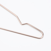 Séchoir à linge et porte-vêtements simple en aluminium rose doré style nordique pour salon et dressing