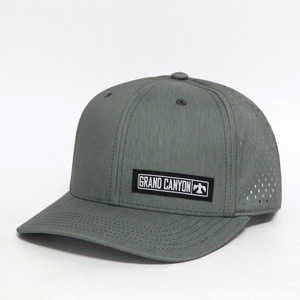 Cappello da Golf OEM/ODM all'Ingrosso in Poliestere a 6 Pannelli Strutturati con Visiera Leggermente Curva, Chiusura Snapback, Fori Tagliati al Laser e Logo Personalizzato - Product Image 1