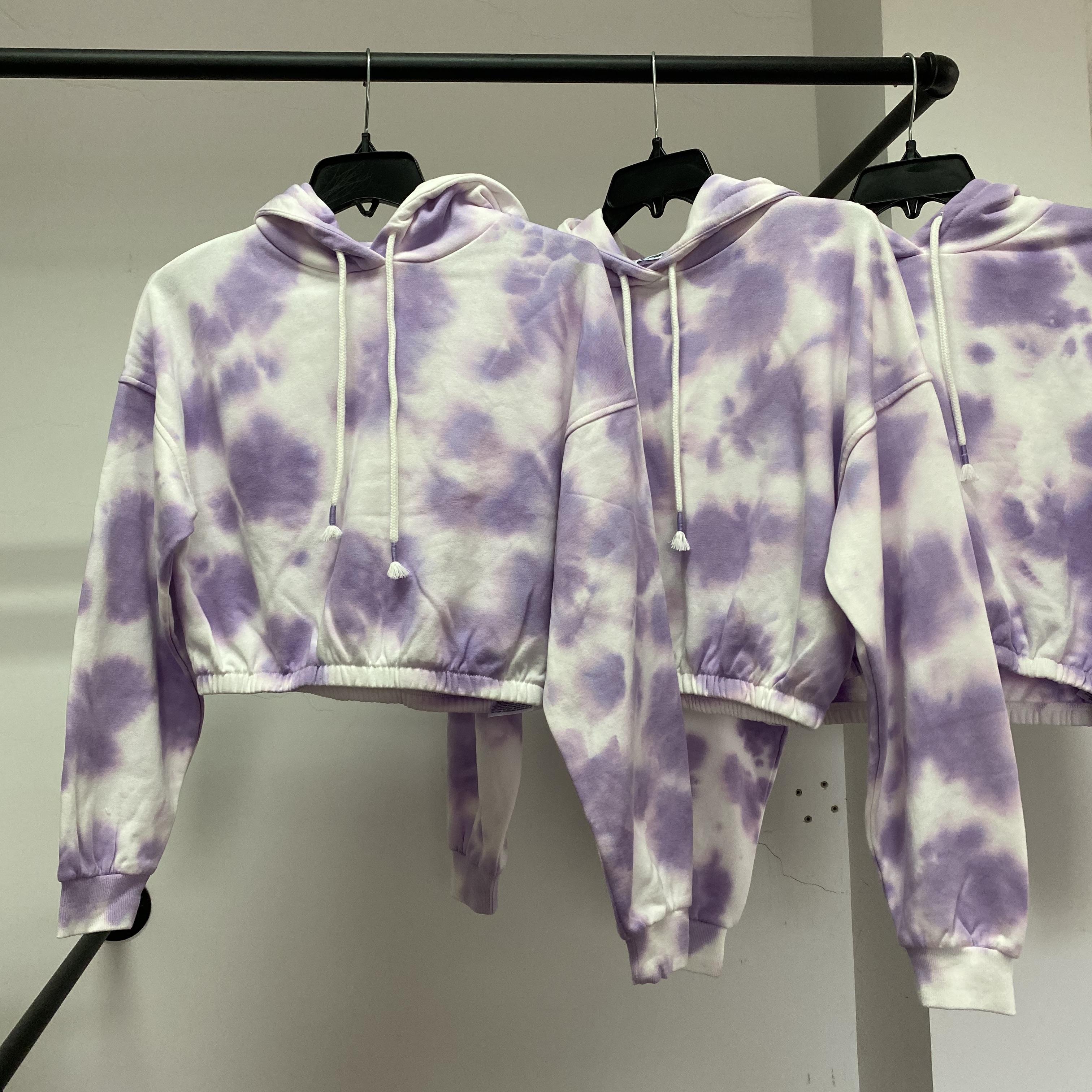 เสื้อฮู้ดสีม่วง