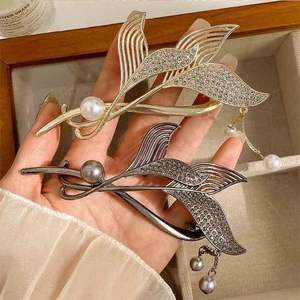 Barrettes à <span class=keywords><strong>cheveux</strong></span> vintage en alliage torsadé avec pampilles queue de poisson et perles pour <span class=keywords><strong>femme</strong></span>, élégantes pour l'été, à maintien droit avec fermoir grenouille - Product Image 4