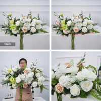 Décoration de mariage : Chemin de table floral artificiel avec roses blanches et verdure, 60 cm x 80 cm