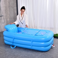 Baignoire gonflable intégrée en forme de S avec rebord, idéale pour la détente